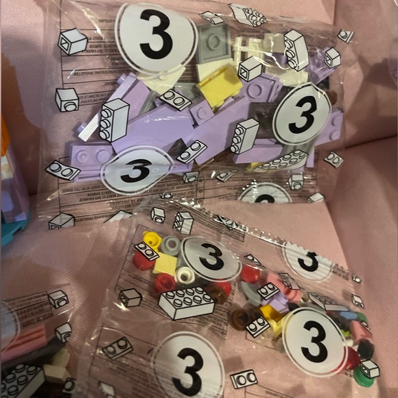 Lego Lot! Cool Ski Resort Building Set along with other legos in ziplock bag - Picture 10 of 16